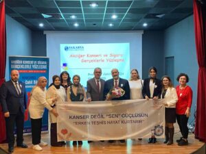 Alt metin: Sağlıklı yaşam ve erken teşhis konularında farkındalık oluşturan etkinlik, Prof. Dr. Cahit BİLİR öncülüğünde gerçekleşti.